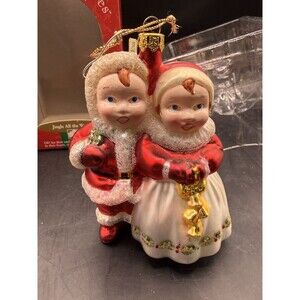 Brass Key Christmas Treasure Handcrafted Glass Ornament 2001 Carolers W/Box